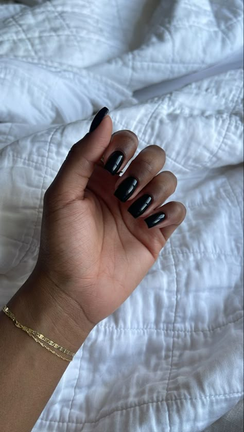 Black Nail Polish On Dark Skin, August Nail Inspo 2023, Black Nails On Black Woman, Black Nails Black Women, Black Manicure Short, Queen Nails, Art Guide, Work Nails, Glamorous Nails