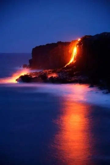 77 Pictures of Hawaii That Will Seduce You into Booking a Vacation ... Hawaii Volcano, Mountains Photography, Volcano National Park, Places On Earth, Travel Hiking, Big Island, Pretty Places, Oh The Places Youll Go, Kauai