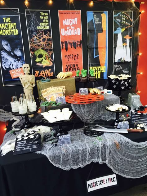 Dessert table at a vintage horror movie Halloween party! See more party planning ideas at CatchMyParty.com! Halloween Movie Night Party, Horror Themed Party, Movie Night Theme, Horror Movie Night, Halloween Decor Diy, Movie Birthday Party, Halloween Movie Night, Movie Themed Party, Horror Party