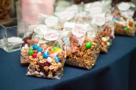 Trail Mix Wedding Favors Chex Mix Wedding Favor, Trail Mix Packaging Ideas, Wedding Morning Snacks, Trail Mix Ideas, Drink Favors, Wedding November, Scone Mix, Snack Mixes, Wedding Food Drink