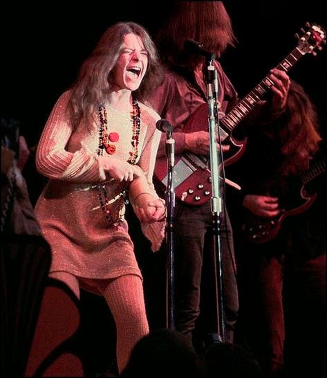 34 Fascinating Color Photographs of Janis Joplin in the 1960s ~ Vintage Everyday Janis Joplin Porsche, Monterey Pop Festival, Acid Rock, Moda Hippie, Estilo Hippie, Musica Rock, Rock Chic, Janis Joplin, Music Legends