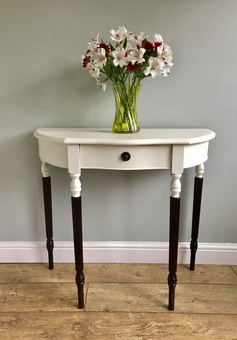 Antique console Hall table finished in General Finishes' Antique white Dining Room Decor Traditional, Furniture Overlays, Upcycled Furniture Diy, Master Decor, Diy Furniture Renovation, Furniture Renovation, Painting Furniture Diy, Hall Table, Refurbished Furniture