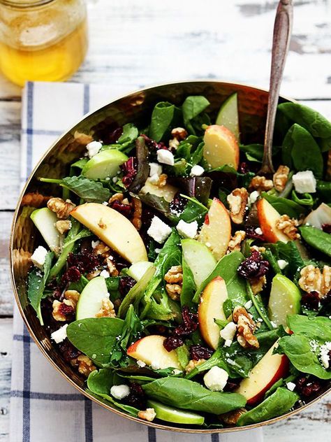 10 idées de salades d'automne très appétissantes et simples à Thanksgiving Recipes Side Dishes Veggies, Cranberry Walnut Salad, Thanksgiving Salad, Best Thanksgiving Side Dishes, Apple Salad Recipes, Plats Healthy, Thanksgiving Appetizer Recipes, Healthy Thanksgiving Recipes, Best Thanksgiving Recipes