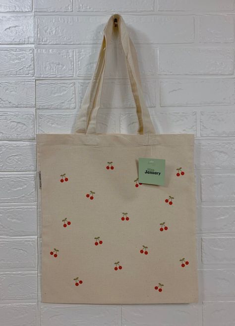 Diy Tote Bag Design, Handpainted Tote Bags, Tods Bag, Diy Tote, Simple Tote, Painted Tote, Stylish Crochet, Embroidered Tote Bag, Bag Designs