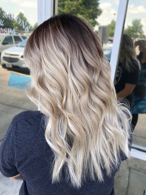 Deep Shadow Root Blonde, Tapped Root Blonde, Warm Blonde With Shadow Roots, Blonde Shadow Root With Money Piece, Dark Roots Blonde Hair Balayage, Blonde Hair Color Balayage, Glam Bar, Shadow Roots, Cool Blonde Hair Colour