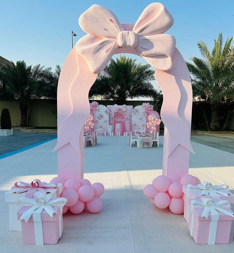 Quinceanera Pink, Minnie Mouse Birthday Decorations, Girly Birthday Party, Bow Baby Shower, Sweet 16 Decorations, Wedding Entrance Decor, Pink Birthday Party, 2nd Birthday Party Themes, Girl Birthday Decorations