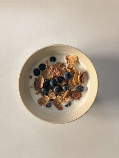 #yogurt #morning #blueberries #cereal #photography #food #autumn #fall Mini Wheats Cereal, Cereal Photography, Blueberry Cereal, Aesthetic Blueberry, Berry Cereal, Mini Wheats, Wheat Cereal, Blue Berry, Photography Food