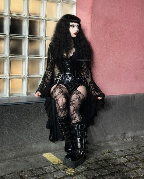 Gothic Club Outfit, Goth Club Outfit, Goth Summer Outfits, Goth Spider, Siren Aesthetic, Goth Pants, Goth Club, Summer Goth, Gothic Looks