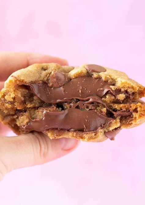 Chocochip Cookies, Nutella Stuffed Cookies, Baking Photos, Bars Ideas, New York Cookies, Cookies Monster, Amazing Cookie Recipes, Large Cookies, Stuffed Cookies