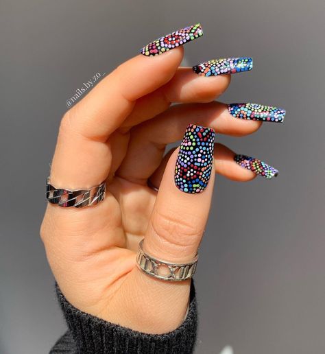 𝐙𝐨𝐞̈ 𝐀𝐝𝐚𝐦𝐬 🧿 (@nails.by.zo_) posted on Instagram: “𝐃𝐨𝐭𝐬 & 𝐃𝐨𝐭𝐬 ❤️ *Edit* Thank you to @morganlynley and @eliseobradovic for educating me on Aboriginal artwork. When I created this set, I…” • Apr 18, 2021 at 5:00pm UTC Adams Nails, Mosaic Nails, Nail Care Diy, Aboriginal Dot Painting, Aboriginal Dot Art, Pinterest Feed, Nail Care Tips, Aboriginal Artwork, Nails 2021