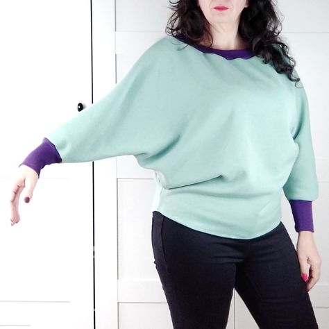 Dolman Sleeve Top Pattern, Apple Body Shapes, Plus Size Patterns, Dolman Sleeve Top, Sleeved Sweater, Blouse Hand Designs, Bat Sleeve, Dolman Sleeve Tops, Women Sleeve