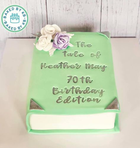 Cake With Books On Top, Birthday Cake For Book Lover, Reading Birthday Cake, Book Themed Birthday Cake, Cake For Book Lover, Book Cake Ideas Birthday, Book Cake Ideas, Book Theme Cake, Book Lover Cake