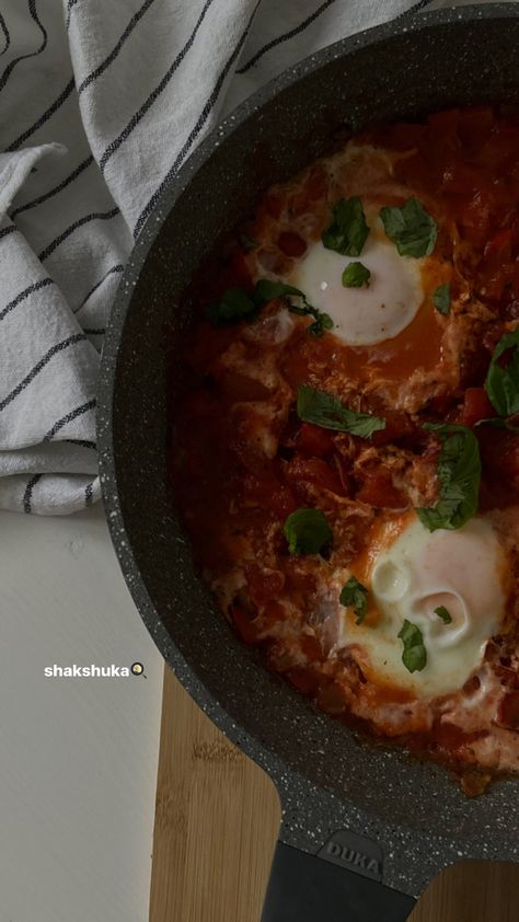 Breakfast Instagram Story Aesthetic, Dinner Ideas Instagram Story, Healthy Meal Instagram Story, Breakfast Ig Story Ideas, Shakshuka Aesthetic, Egg Breakfast Aesthetic, Cooking Ig Story, Lunch Aesthetic Instagram, Cooking Instagram Story