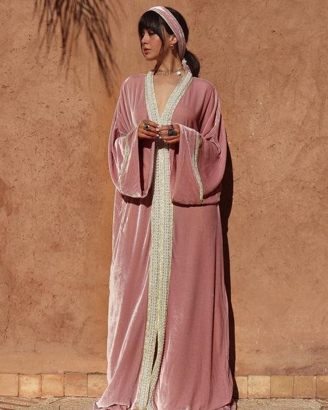 Moroccan Kimono, Moroccan Abaya, Moroccan Outfit, Velvet Caftan, Moroccan Kaftan Dress, Moroccan Clothing, Kaftan Designs, Sparkle Wedding Dress, Moroccan Fashion