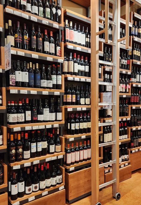 Wine Boutique Shops, Small Store Design, Wine Boutique, Liquor Shop, Small Store, Wine Shop, Wine Display, Store Design, Wine Rack