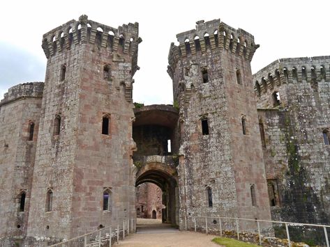 Raglan Castle in Wales - Real Girls Wobble Raglan Castle, Castles In Wales, South Gate, Types Of Architecture, Castle Hotel, Girls Travel, Scottish Islands, Abandoned Buildings, Stirling