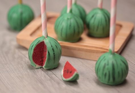 A Watermelon Cake Pops Recipe That Will Blow Your Kids' Minds Watermelon Cake Pops, Cake Pops Recipe, Watermelon Cake, Watermelon Party, Cake Pop Recipe, Watermelon Birthday, Salty Cake, Magic Cake, Healthy Homemade Recipes