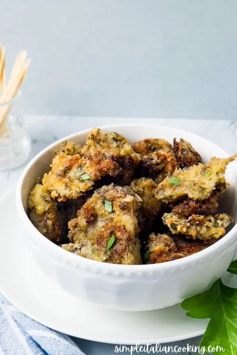 Italian Breaded Mushrooms - Fried or Baked - Simple Italian Cooking Mushrooms Fried, Breaded Mushrooms, Italian Breadcrumbs, Bread Salad, Italian Soup, Easy Italian, Italian Bread, Whole Grain Bread, Italian Cooking