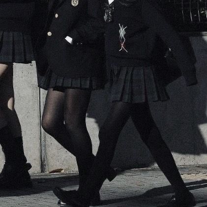 Dark Academia Fashion Aesthetic, Goth Academia, Private School Uniforms, Boarding School Aesthetic, School Uniform Outfits, The Cardigans, Dark Academia Fashion, Super Rich Kids, School Uniforms