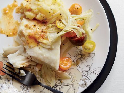 Halibut with Orange-Miso Sauce and Fennel Salad Pear Sauce, Miso Sauce, Halibut Recipes, Beef Carpaccio, Red Miso, Wine Recipe, Seared Tuna, Pork N Beans, Fennel Salad