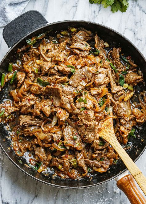 Onion Steak Stir Fry - #steak #beef #stirfry #recipe #eatwell101 - Our Onion Steak Stir Fry is a quick and easy comfort food that will have you wanting seconds! Perfect for busy evenings, this beef stir-fry recipe is a must-have in your cooking repertoire. - #recipe by #eatwell101® Steak Stir Fry With Frozen Vegetables, Shaved Sirloin Recipes, Beef Bottom Round Steak Stir Fry Recipes, Recipes For Round Steak Simple, Recipes With Skirt Steak, Sirloin Strip Steak Recipes, Recipes With Sirloin Steak, Shaved Ribeye Steak Recipes, Shaved Steak Recipes Dinners