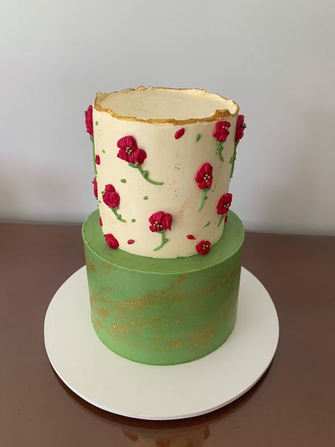 Two tier cake with a green cake on the bottom and a white cake with red flowers and some golden details Two Tier Birthday Cake, Dessert Auction, Tire Cake, Tiered Cakes Birthday, Tiered Cake Design, Three Tier Cake, 2 Tier Cake, Two Tier Cake, Chocolate Covered Fruit