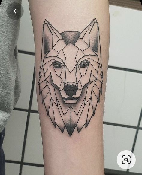 Tatuaje Trash Polka, Geometric Wolf Tattoo, Phrase Tattoos, Geometric Wolf, Wolf Silhouette, Geometry Tattoo, Hip Tattoos Women, Back Tattoos For Guys, Wolf Tattoos