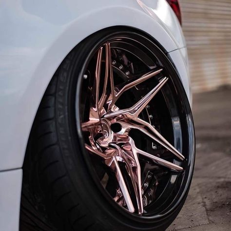 Black Rims Car, Rose Gold Car, Rose Gold Rims, Custom Wheels Cars, Car Rims, Car Facts, Cool Car Accessories, Car Wheels Rims, Rims For Cars