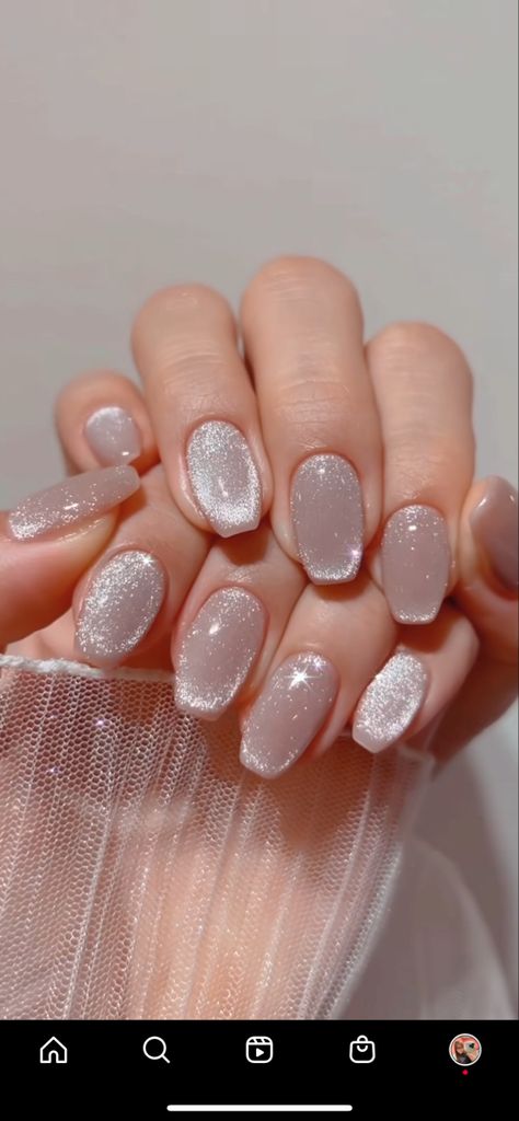 Glitter Vegas Nails, Silver And Sparkle Nails, Sparkle Champagne Nails, Ivory Sparkle Nails, Bach Nails Bridesmaid, Silver Neutral Nails, Neutral Gel Nails With Glitter, Gel Nails For Bridesmaids, Nail Art For Bridesmaids