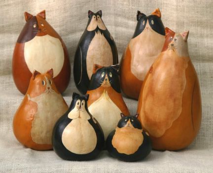 Gooseneck Gourd Ideas, Gourd Art For Beginners, Gourd Painting Ideas, Painted Gourds Ideas, Decorated Gourds, Painting Gourds, Cat Gourd, Tre Kunst, Halloween Gourds