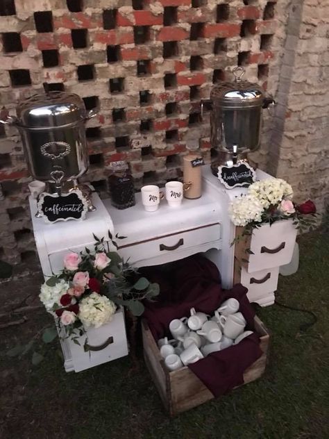 Rustic Wedding Coffee Bar Ideas, Coffee Bar Ideas Event, Coffee Station Wedding Receptions, Coffee Bar Graduation Party, Iced Coffee Bar Wedding, Diy Coffee Bar Wedding, Coffee Bar Station Party, Coffee Bar Ideas For Wedding, Bar Station Wedding