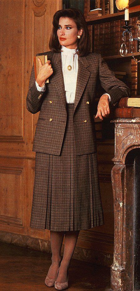 Virtuous Christian lady looking her very best for church! 80s Business Woman, Skirt Suits, Vintage Suits, Classic Suit, 1980s Fashion, Pleated Skirts, Moda Vintage, 가을 패션, Look Vintage