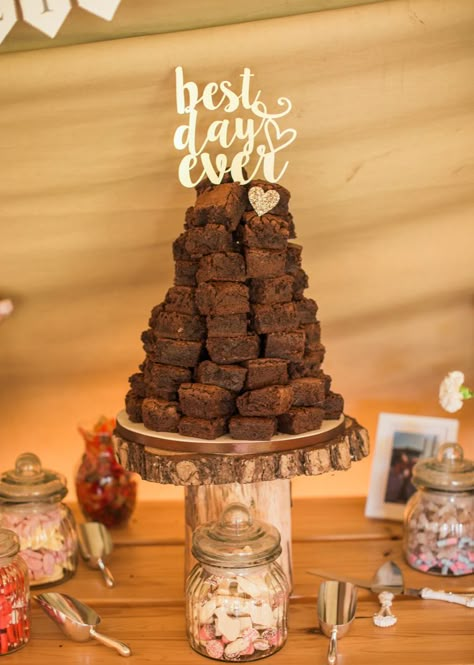 Wedding Cake And Brownies, Brownie Grooms Cake, Brownies Wedding Cake, Wedding Cake Brownies, Brownie Stack Wedding Cake, Brownie Birthday Cake Tower, Brownie Stack, Brownie Wedding, Brownie Wedding Cakes