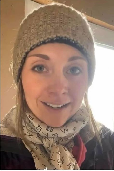 Amber Marshall Selfie Picture, Amber Marshall Selfie, Heart Land, Lisa Kelly, Amy Fleming, Selfie Picture, Alisha Newton, Cowgirl Pictures, Heartland Tv Show