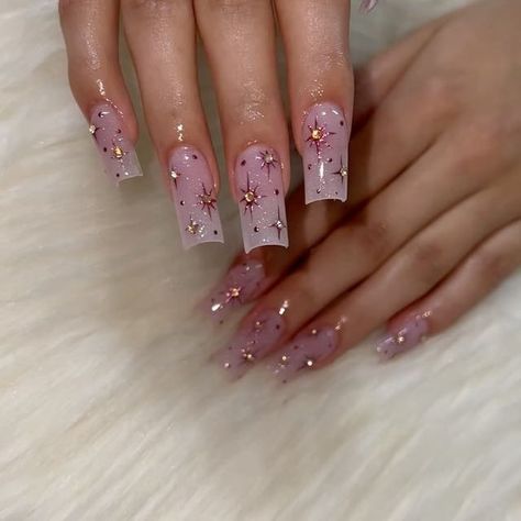 TNB on Instagram: "Pinks and Sparkles🩷✨ Created by: @latinacreation✨ • • • • ❤️‍🔥💅🏽Follow @thenailbabeuk for more nail inspiration💅🏽❤️‍🔥  #pinknails #creativenails #sparklynails #nailnailsnails #birthdaynails #uniquenails #springnails #clearnails #nailsdid #pastelnails #thenailbabeuk" Birthday Gel Nails Ideas Sparkle, Pink Nails Graduation, Sparkle Birthday Nails, Gel X Nail Ideas Square, Cute Girly Nail Designs, Cool Acrylic Nails Designs, 21 Nails, Pretty Square Acrylic Nails, Long Pink Nail Designs