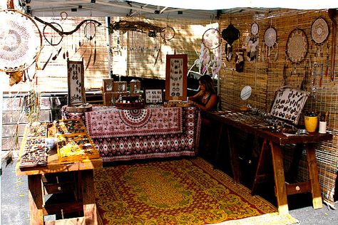 Fantasy Market Stall, Witch Market Stall, Art Market Stalls, Market Stall, Vender Booth Ideas, Bazaar Booth, Herbal Shop, Jewelry Display Booth, Spiritual Room