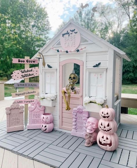 HOCUS POCUS Lovers | Spooky Playhouse Ideas 👻🕸️🖤 Halloween Transformation, Playhouse Decor, Christening Balloons, Playhouse Ideas, Halloween Outside, Scary Things, Cubby House, Babe Cave, Halloween Front Porch