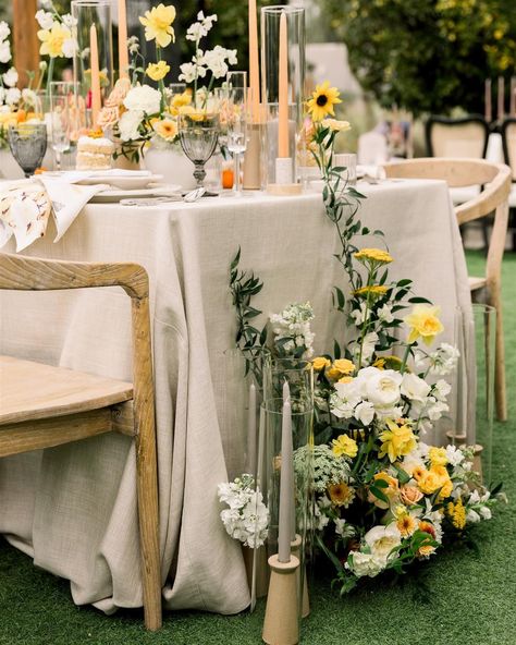 Sunshine, cream, and honey was our delicious table styling from early Spring @andazscottsdaleweddings 🍯🤍 Neutral beige linen paired with floral print napkins in Harper yellow grey, mini individual cakes and freshly cut garden flowers will always be one of my favorite designs! Congratulations @bbjlatavola @ali_bbjlt celebrating your new showroom grand opening today!🥂 We all love your luxury linen and grateful for your hospitality. I can’t wait to style more gorgeous wedding florals with your... Yellow Napkins Wedding, Yellow Napkins, Printed Napkins, Socal Wedding, Neutral Beige, Yellow Wedding, Reception Table, Arizona Wedding, Wedding Napkins