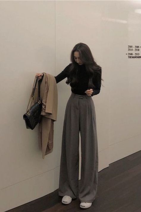 Mode Kylie Jenner, Mode Kimono, Chique Outfits, Wide Leg Dress Pants, Mode Kpop, Korean Girl Fashion, Ținută Casual, Baggy Pants, Mode Inspo