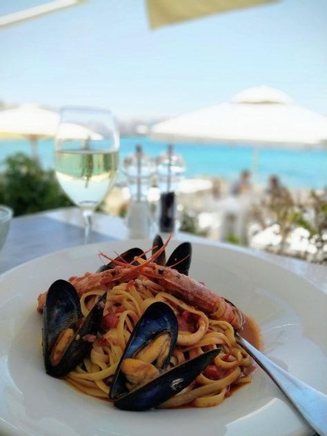 Food In Greece Aesthetic, Greece Food Recipes, Food In Greece, Greece Food, Skiathos, Delicacy Food, Seafood Pasta, Sitges, Sea Food