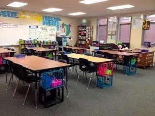 Gorgeous classroom design ideas for back to school 37 Classroom Table, Classroom Arrangement, Teaching Organization, Classroom Tables, Classroom Layout, 5th Grade Classroom, Third Grade Classroom, Organization And Management, Classroom Storage