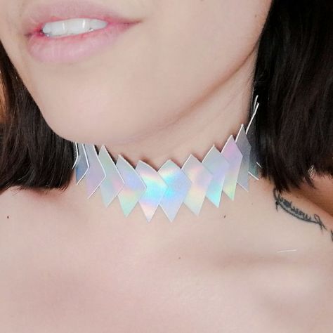 Leather Holographic Choker : 3 Steps Holographic Necklace, Holo Aesthetic, Holographic Jewelry, Wizard Ideas, Holographic Choker, Graduation Ball, Holographic Fashion, Abbey Bominable, Fashion Show Themes