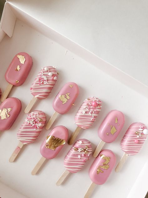 Bakery Instagram, Popsicles Cake, Pink Cake Pops, Cake Pop Decorating, Chocolate Covered Treats, Baking Business, Cake Bars, Ice Cream Popsicles, Valentine Treats