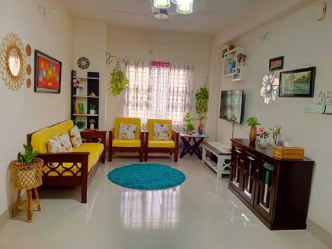 Living Room Designs Small Spaces Vintage, 1 Bhk Interior Small Spaces, Small Living Room Decor Indian, Living Room Ideas Indian, Indian Living Room, Colorful Room Decor, Indian Room Decor, Simple Living Room Decor, Colourful Living Room Decor