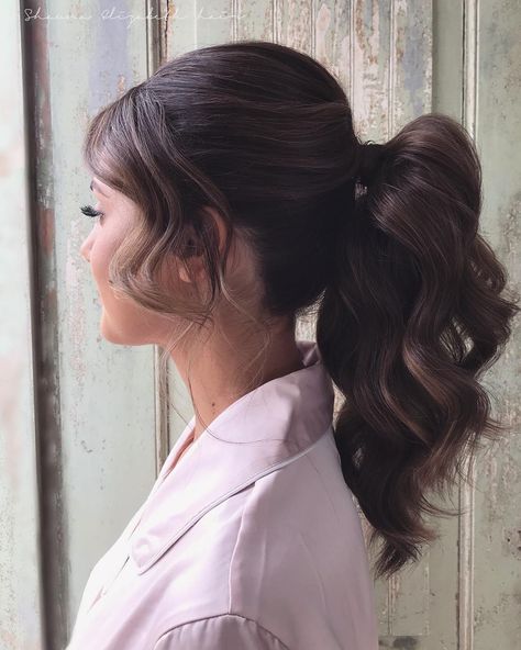 Elegant High Ponytail Hairstyles, Elegant High Ponytail, Bride Ponytail, Maid Of Honor Hairstyles, Bridal Pony, Wizard Wedding, Hairstyle Fancy, Fancy Ponytail, Wedding Curls