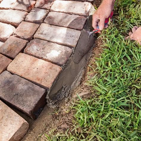 How to pave in a circle and transform your lawn | Better Homes and Gardens Backyard Walkway, Pathway Landscaping, Brick Garden, Lawn And Landscape, Diy Backyard Landscaping, Brick Patios, Garden Yard Ideas, Garden Pathway, Garden Edging