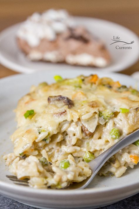 Vegetable Rice Casserole with slices of Edwards Hersheys Frozen Pie Singles Vegetarian Rice Casserole, Rice Veggie Casserole, Meatless Casserole Recipes, Vegetable Rice Casserole, Mushroom Rice Casserole, Casserole Vegetarian, Vegetarian Casserole, Veggie Casserole, Rice Casserole Recipes