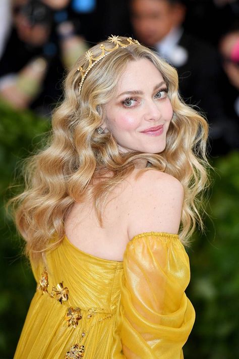 ira ✧ on Twitter: "remember that one time amanda seyfried looked like an actual sun goddess because i do… " Holiday Party Hair, Met Gala Dresses, Second Day Hairstyles, Amanda Seyfried, Glam Looks, Gala Dresses, Party Hairstyles, Good Skin, Wedding Hairstyles