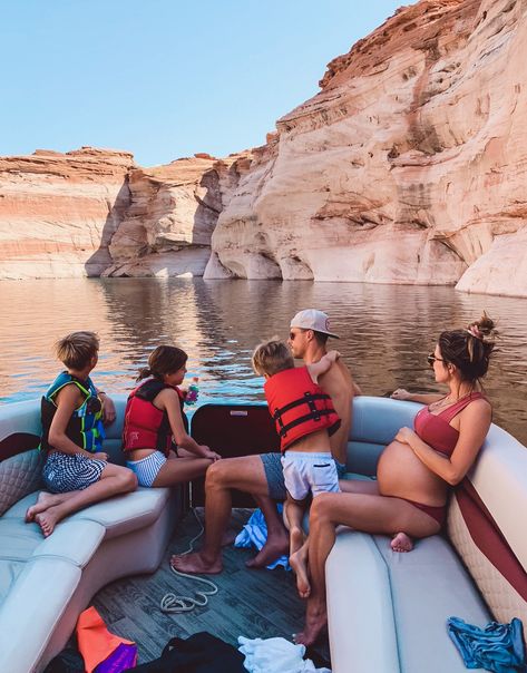 7 reasons to go to Lake powell Large Family Goals, Family Lake Aesthetic, Family Of Six Aesthetic, Dream Future Life Family, Lake Life Aesthetic Family, Boat Life Aesthetic Family, Lake Mom Aesthetic, Cute Aesthetic Family, Beach Life Family