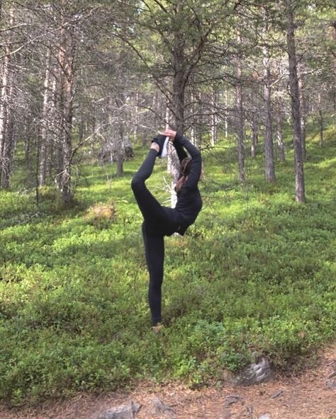 % #yoga pose #yoga outfit #yoga flow Yoga Scorpion Pose, Scorpion Dance Pose, Scorpion Flexibility, Pose In The Forest, Scorpion Dance, Scorpion Pose, 2024 Board, Yoga Stretching, Yoga Inspo